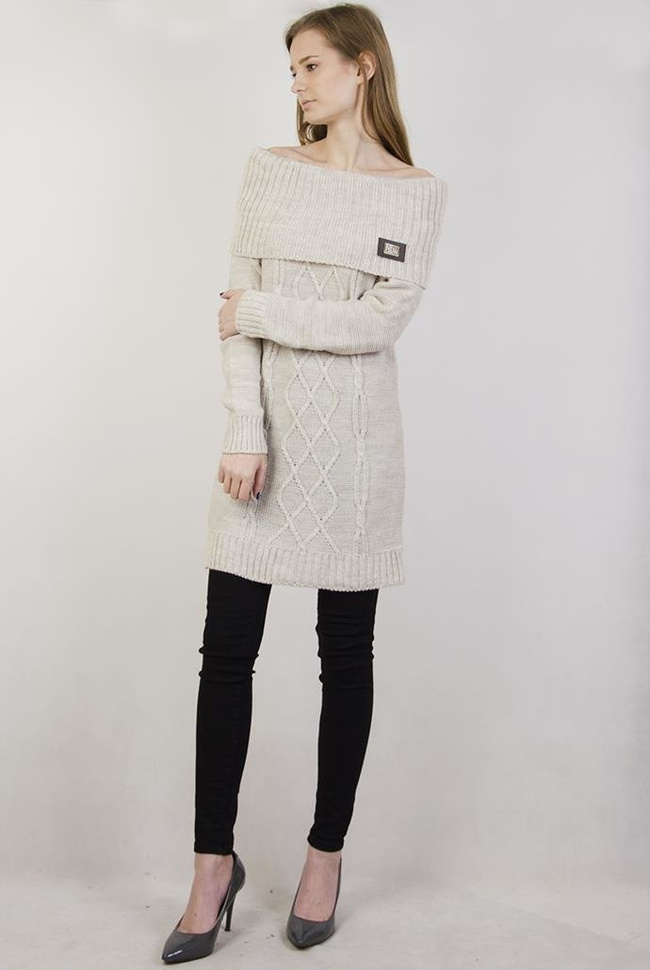 Beżowy przedłużany sweter z szerokim dekoltem