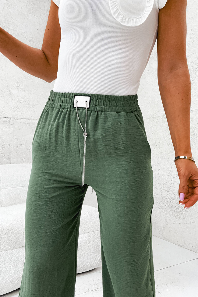 SPODNIE MATERIAŁOWE Z SZEROKĄ NOGAWKĄ I ŁAŃCUSZKIEM W PASIE- ZIELONE