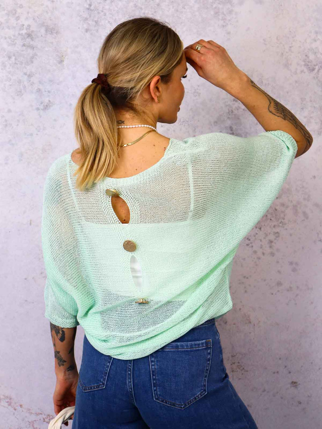 SWETER O KROJU NIETOPERZA Z OZDOBNYMI GUZIKAMI- ZIELONY