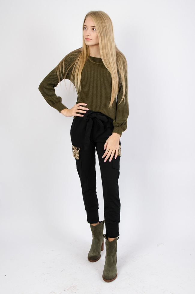 Zielony prążkowany sweter