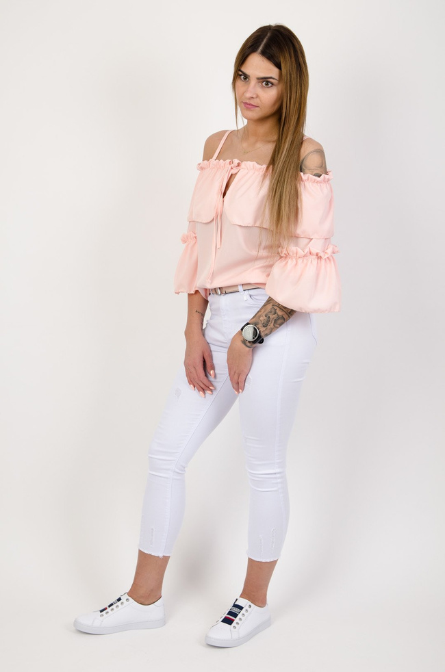 Różowa bluzka hiszpanka z wiązaniem przy dekolcie