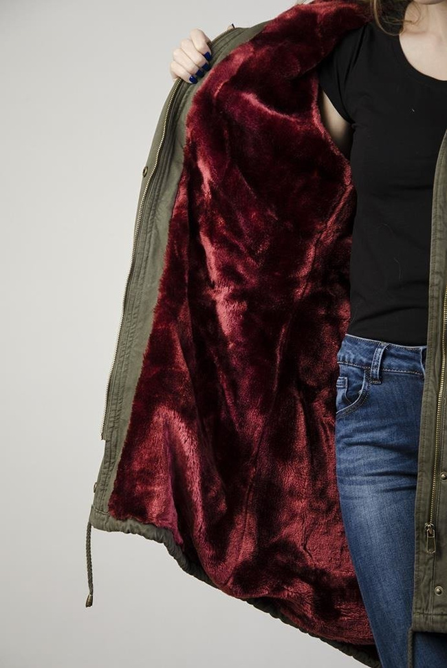 Kurtka khaki typu parka z bordowym futerkiem