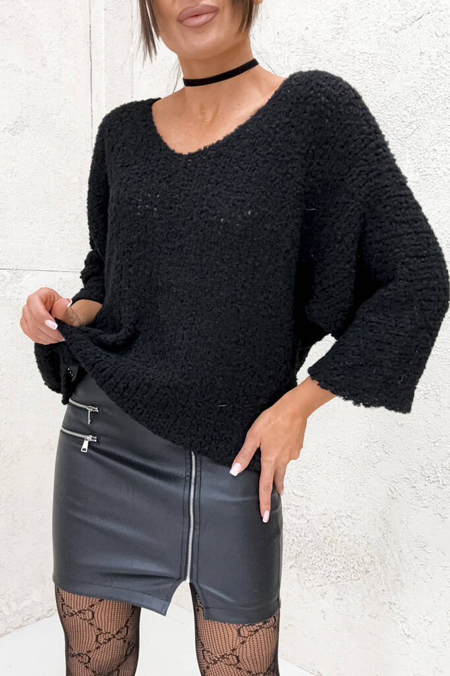 FUTRZANY SWETER NIETOPERZ Z DEKOLTEM W SEREK- CZARNY