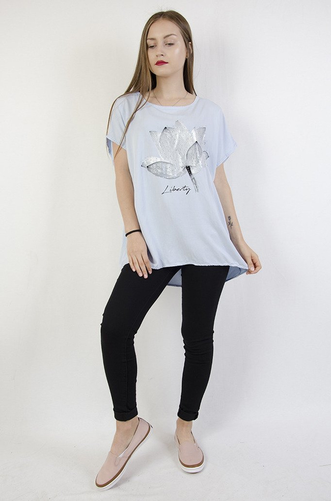 Niebieska bluzka ze srebrnym kwiatem