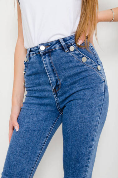 SPODNIE JEANSOWE Z OZDOBNYMI GUZIKAMI PRZY KIESZENIACH- BARDZO WYSOKI STAN