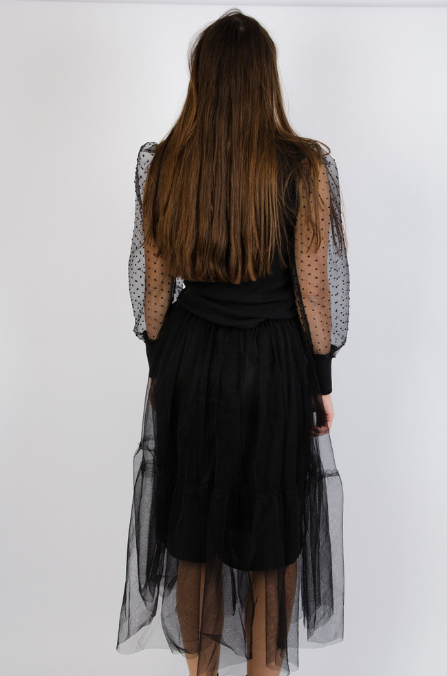 Czarna bluzka z bufkami oraz siateczkowymi rękawami