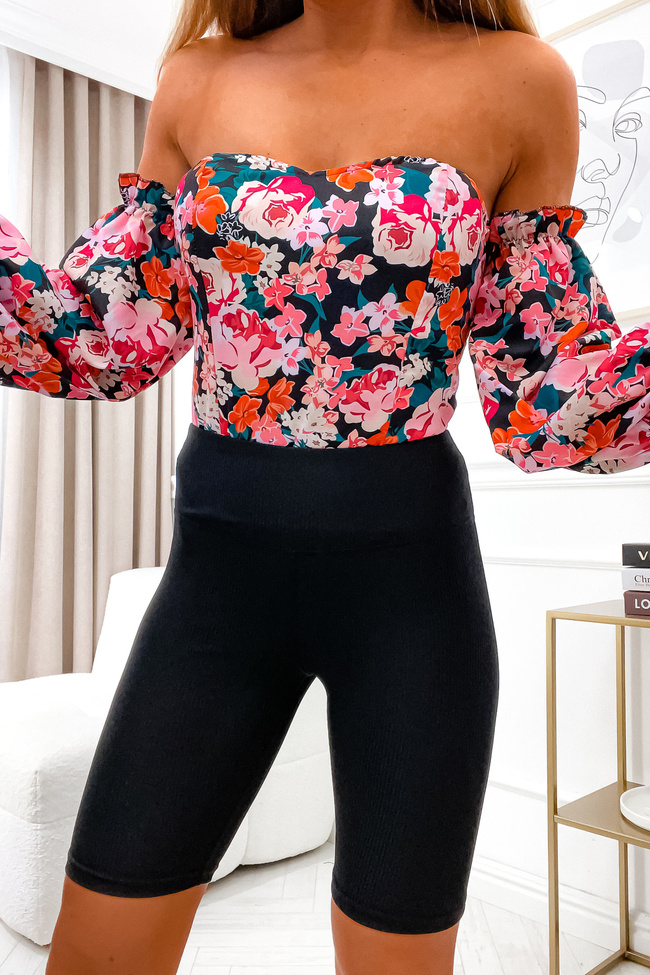 CZARNE PRĄŻKOWANE KOLARKI