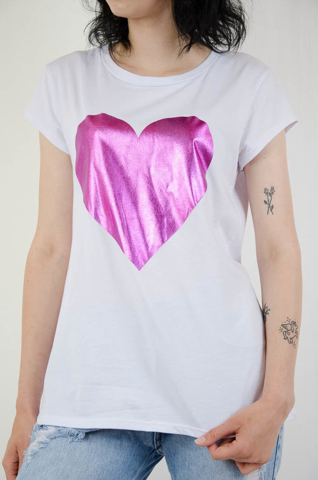 Biały T-shirt z błyszczącym sercem