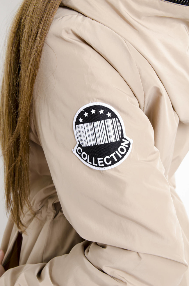 KURTKA PARKA Z KAPTUREM W KOLORZE BEŻOWYM