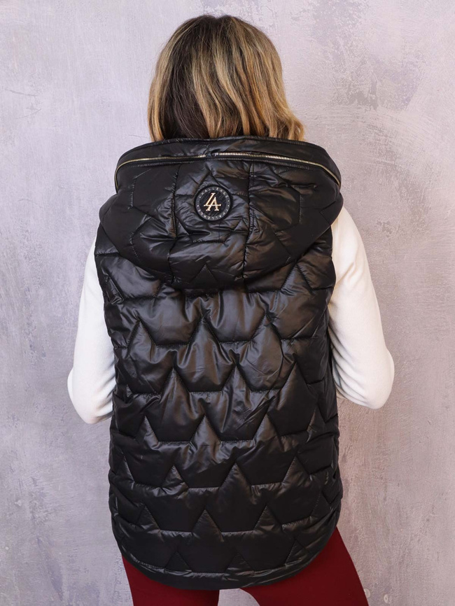 KAMIZELKA ASYMETRYCZNA Z KONTRASTOWYM KAPTUREM- CZARNA