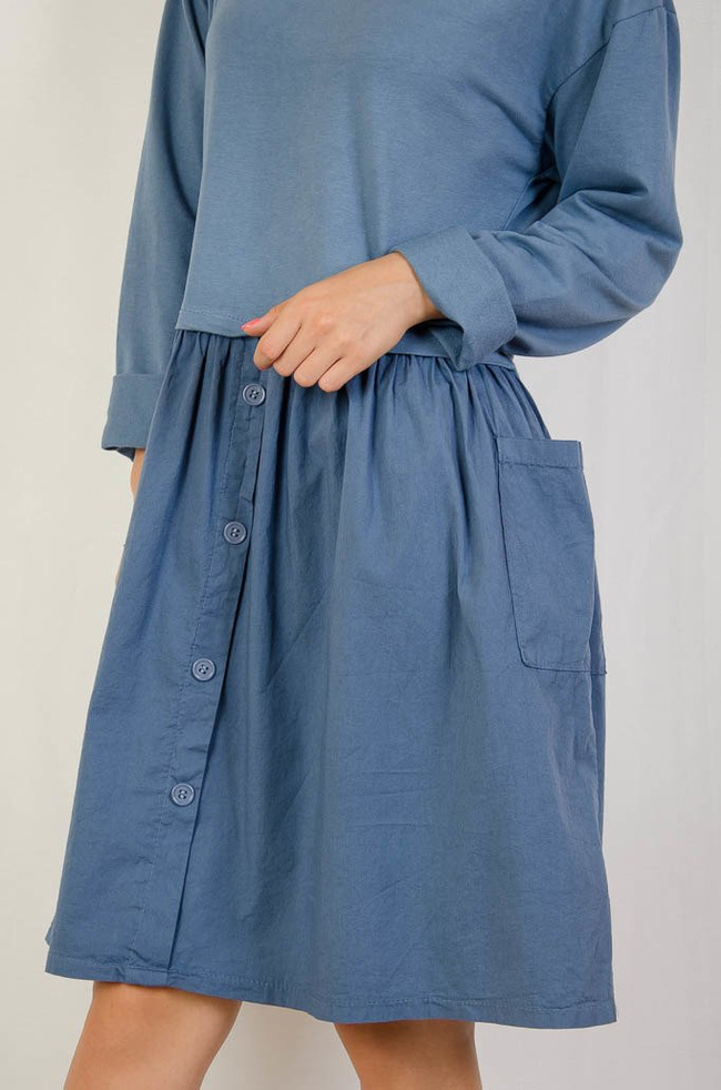 Niebieska rozkloszowana sukienka z dresową górą