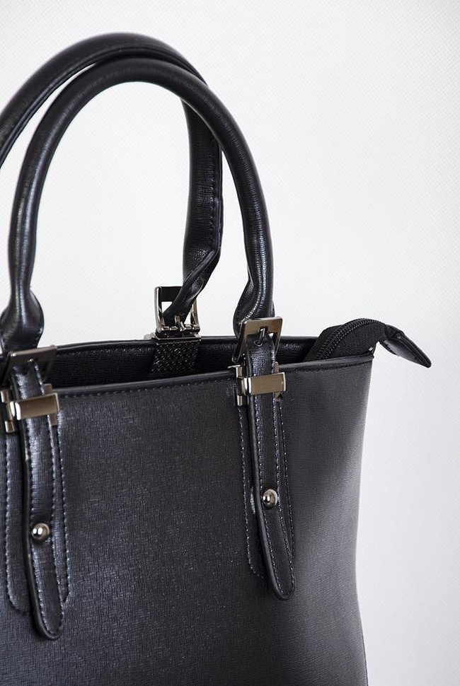 Czarna torebka średniej wielkości "shopper"