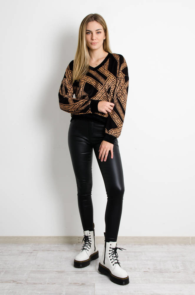 CZARNA WELUROWA BLUZA ZE WZOREM