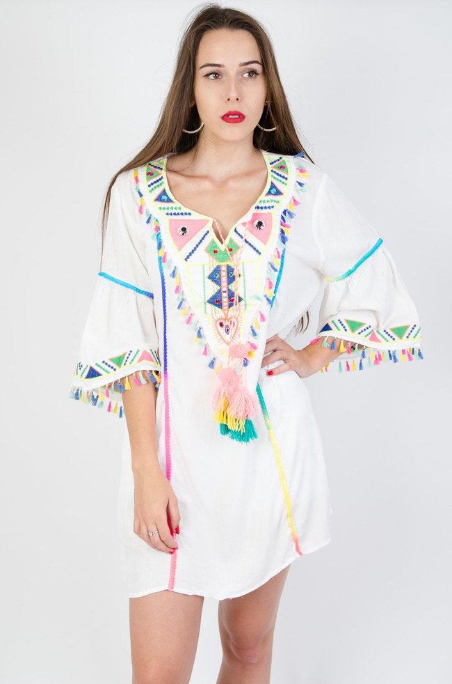 Biało-neonowa bluzka z pomponami 