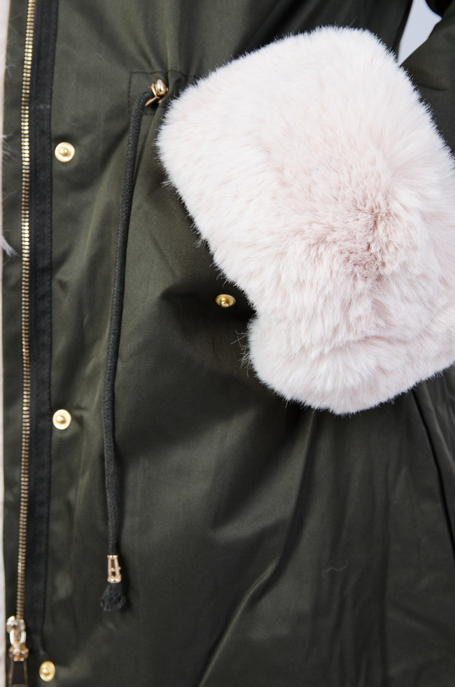 Zielona kurtka parka z beżowym futerkiem