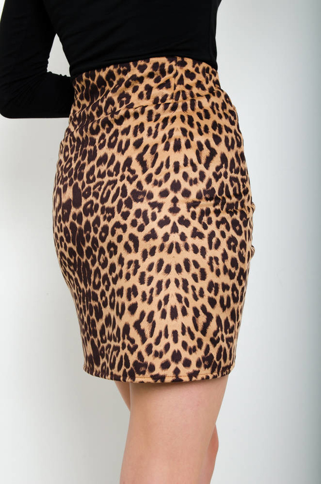 OŁÓWKOWA SPÓDNICA W PANTERKĘ Z OZDOBNYMI GUZIKAMI I ZAKŁADKĄ