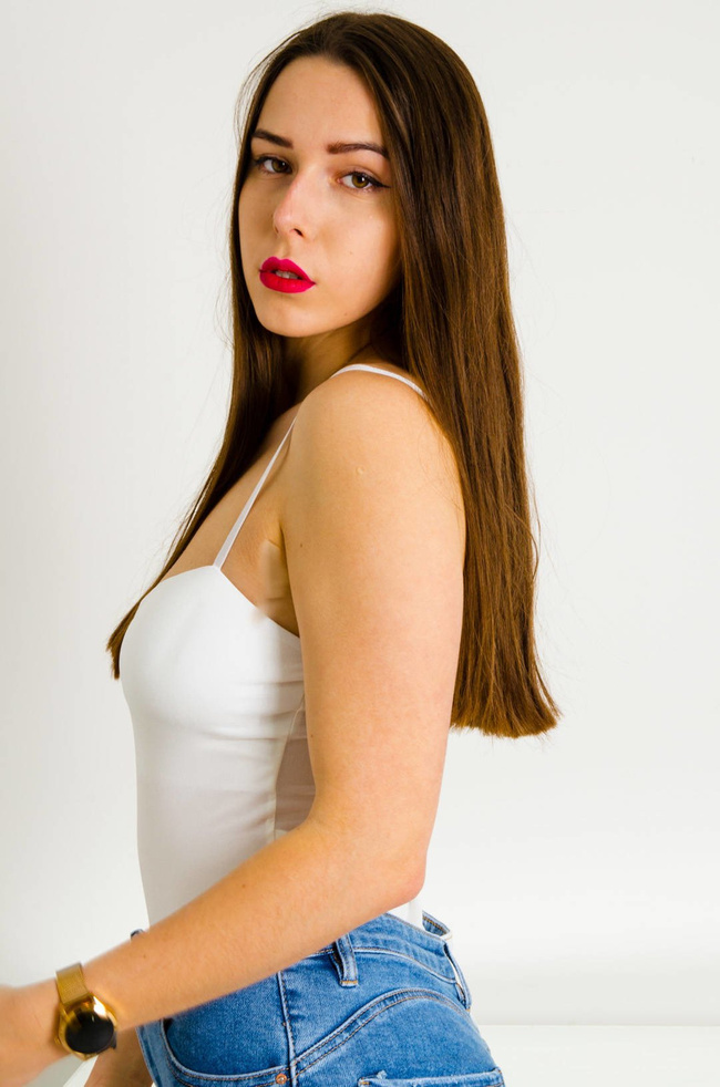 BIAŁE BODY NA CIENKICH RAMIĄCZKACH