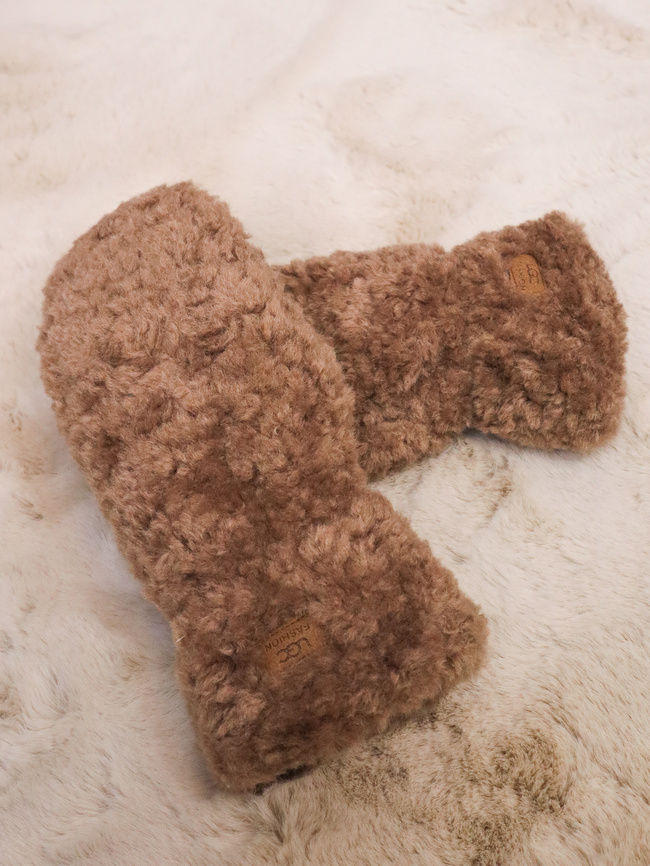 RĘKAWICZKI FUTRZANE NA JEDEN PALEC Z LOGIEM- BRĄZOWE