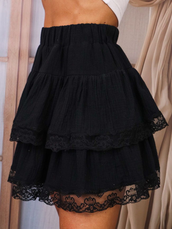 SPÓDNICA Z FALBANAMI I UKRYTYMI SZORTAMI- CZARNA