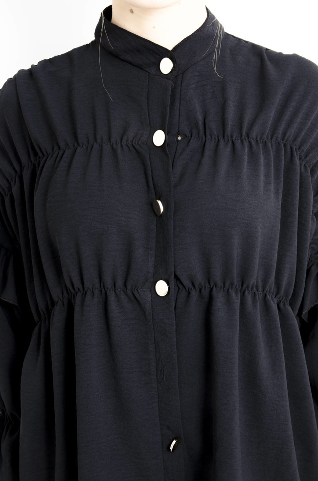 KOSZULA CZARNA Z FALBANAMI