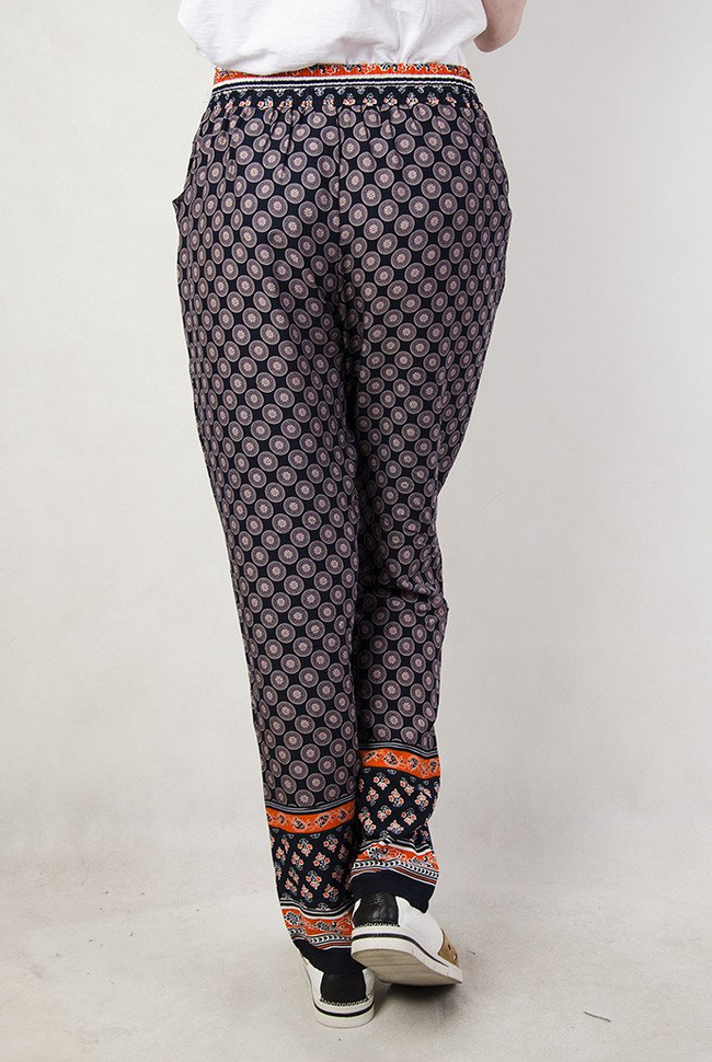 Spodnie alladynki w różowe kółka