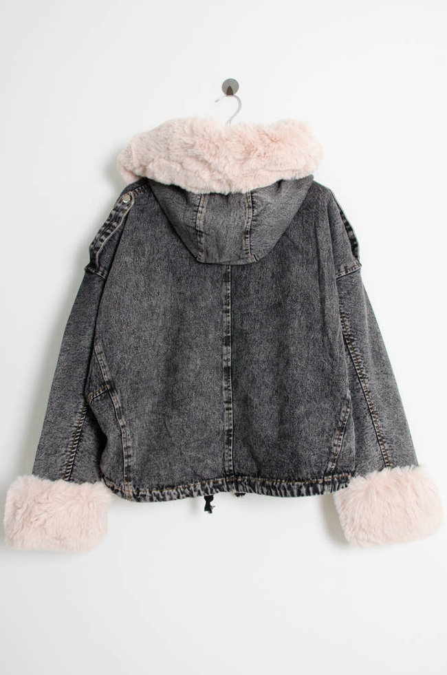 CZARNA JEANSOWA KURTKA Z ODPINANYM FUTERKIEM