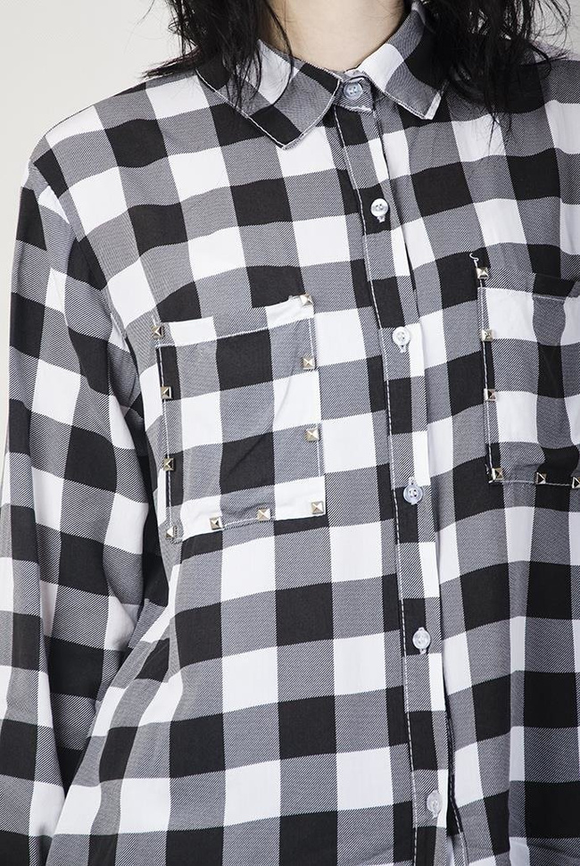Asymetryczna czarno-biała koszula w kratę