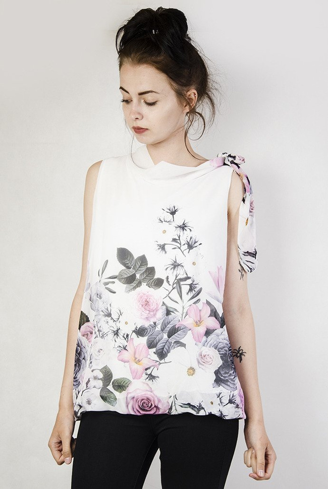 Biała bluzka z wiązaniem przy ramieniu, w kwiaty