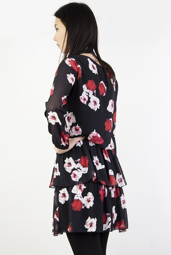 Czarna sukienka w biało-czerwone kwiaty