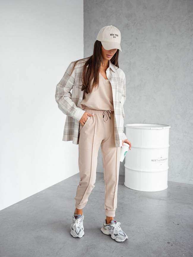 KOMPLET DRESOWY T-SHIRT+ SPODNIE Z PRZESZYCIEM- CIEMNY BEŻ