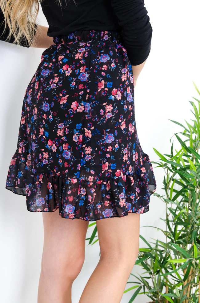 CZARNA SPÓDNICA W KWIATY Z ZAKŁADKĄ ORAZ WIĄZANIEM