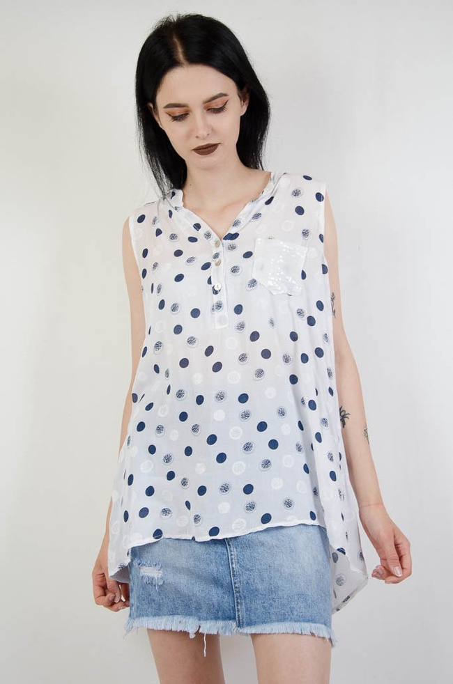 Biała koszula w kropki z cekinową kieszonką