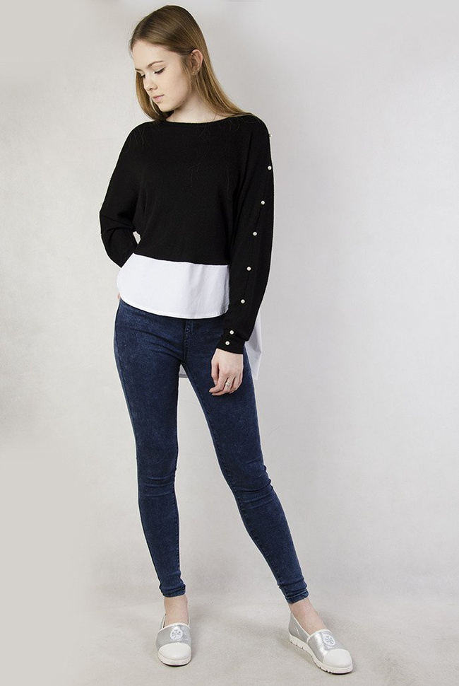 Czarny sweterek z dołem w postaci białej koszuli