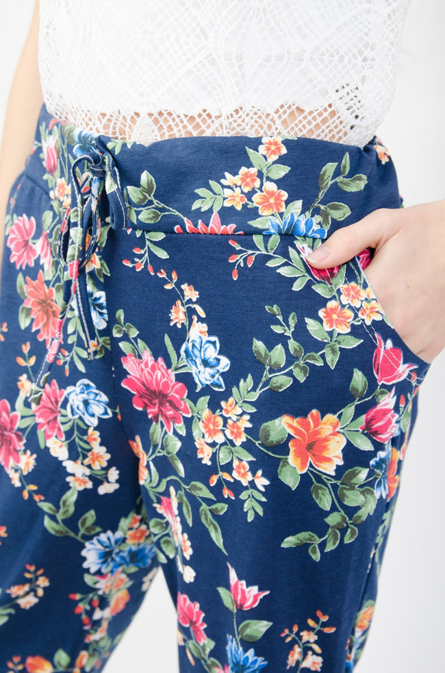 GRANATOWE RYBACZKI DRESOWE W KOLOROWE KWIATY