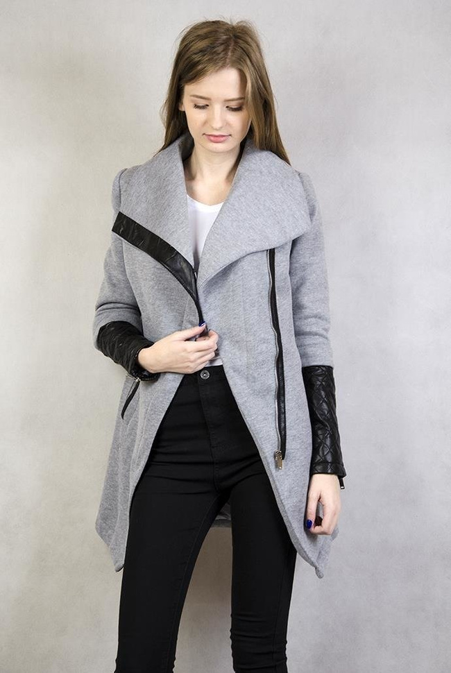 Jasnoszary płaszcz z efektownym kołnierzem