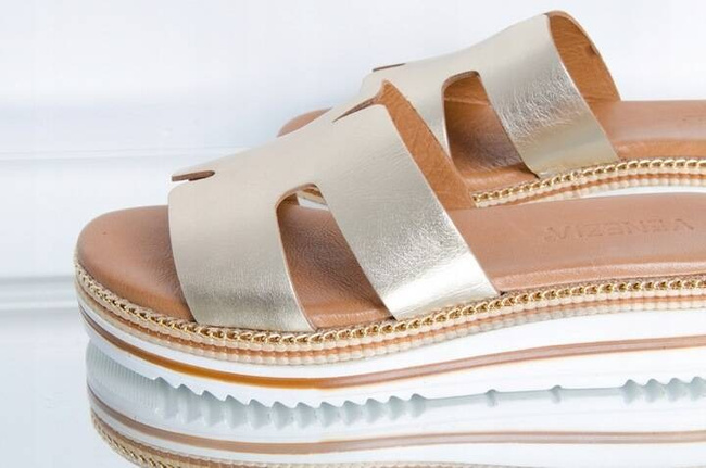 KLAPKI NA PLATFORMIE BVB1411