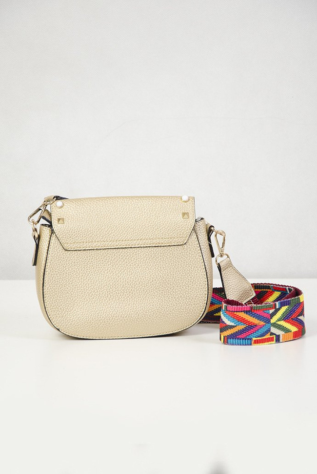Złota torebka z kolorowym paskiem