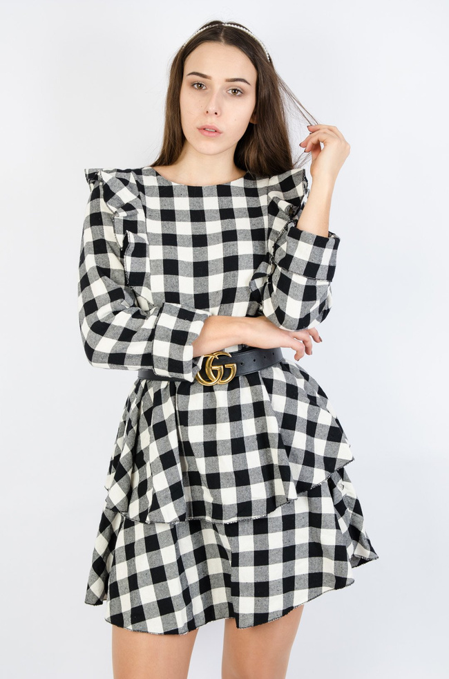 BIAŁO-CZARNA SUKIENKA W KRATĘ