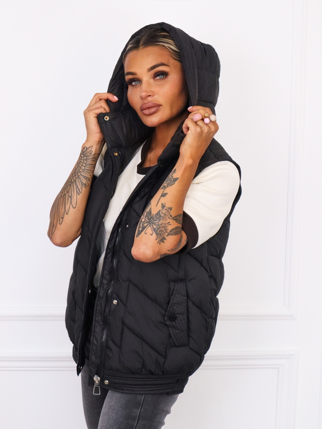 PIKOWANA KAMIZELKA Z KAPTUREM I ZATRZASKAMI PO BOKACH- CZARNA