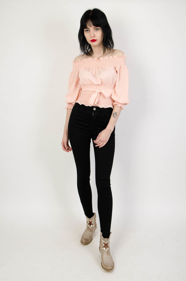 Różowy crop top z kokardą