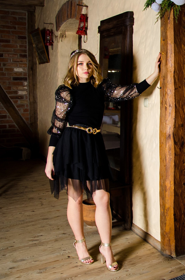 Czarna asymetryczna spódnica tiulowa