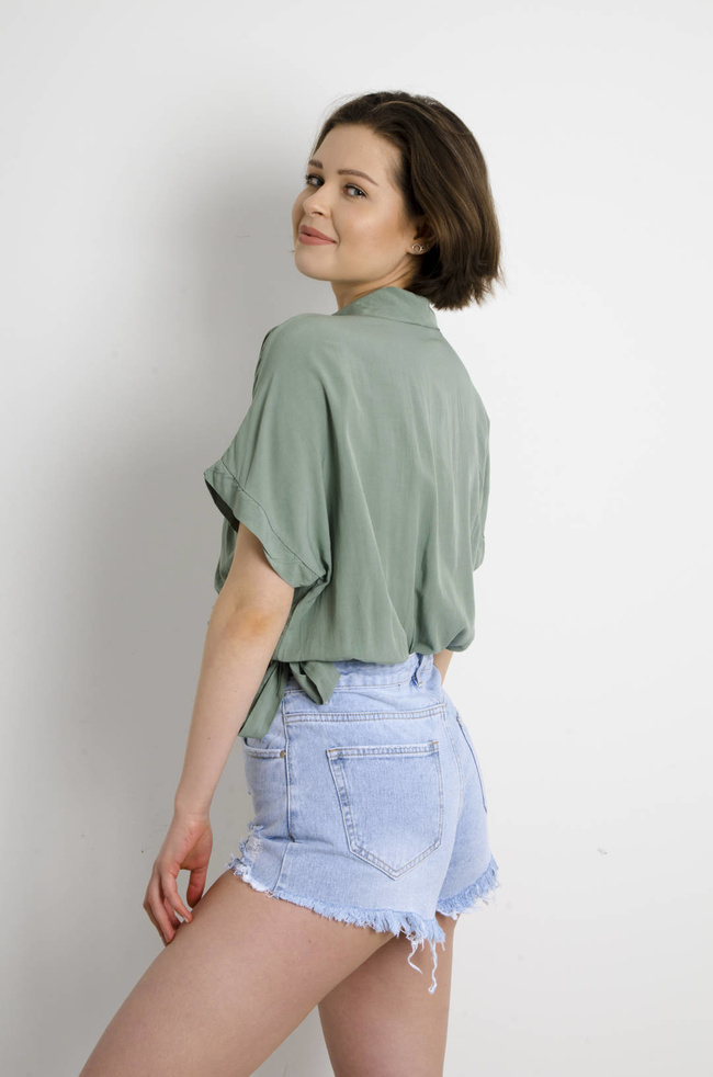 BLUZKA KOSZULOWA Z KIESZENIAMI - CIEMNO ZIELONA