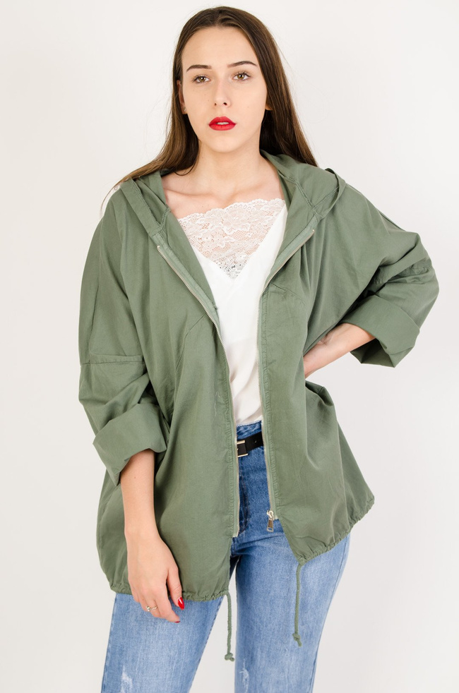 Zielona zapinana narzuta ze ściagaczem na dole