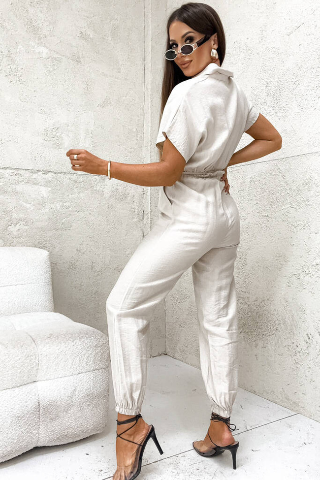 KOMBINEZON Z GUZIKAMI I GUMKĄ W PASIE- BEŻOWY