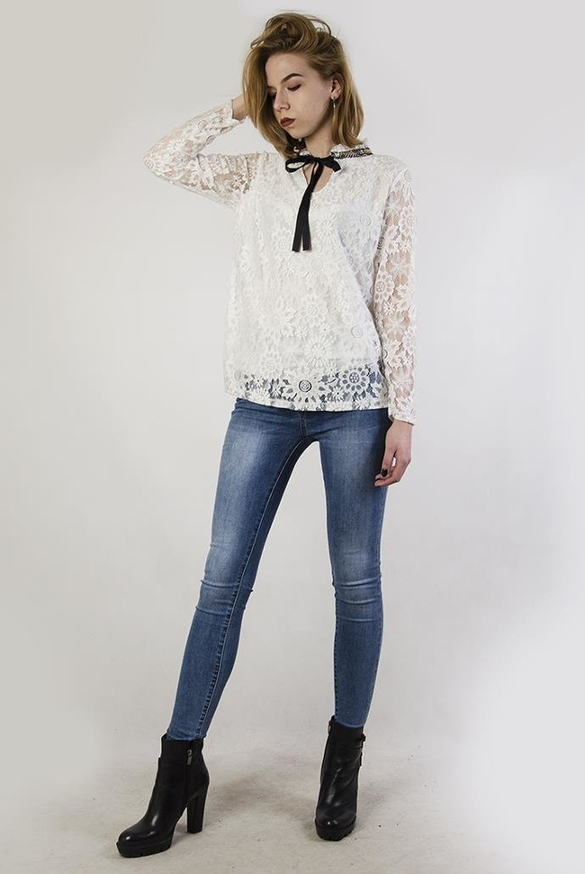 Biała bluzka koronkowa, z efektownym kołnierzykiem