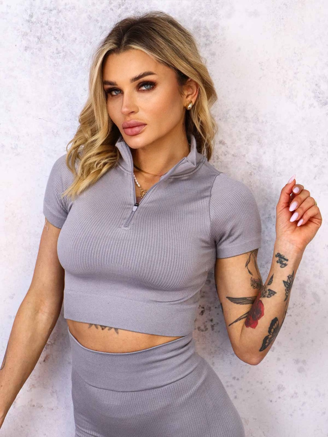 KOMPLET PRĄŻKOWANY LEGGINSY+ TOP ZAPINANY NA ZAMEK- SZARY