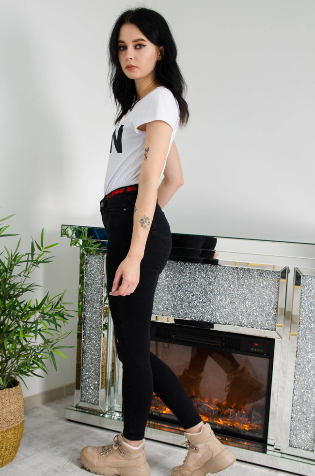 CZARNE SPODNIE JEANSOWE Z ODZOBNYM PASEM