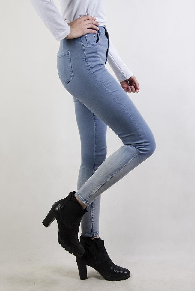 Jasnoniebieskie spodnie skinny jeans, cieniowane