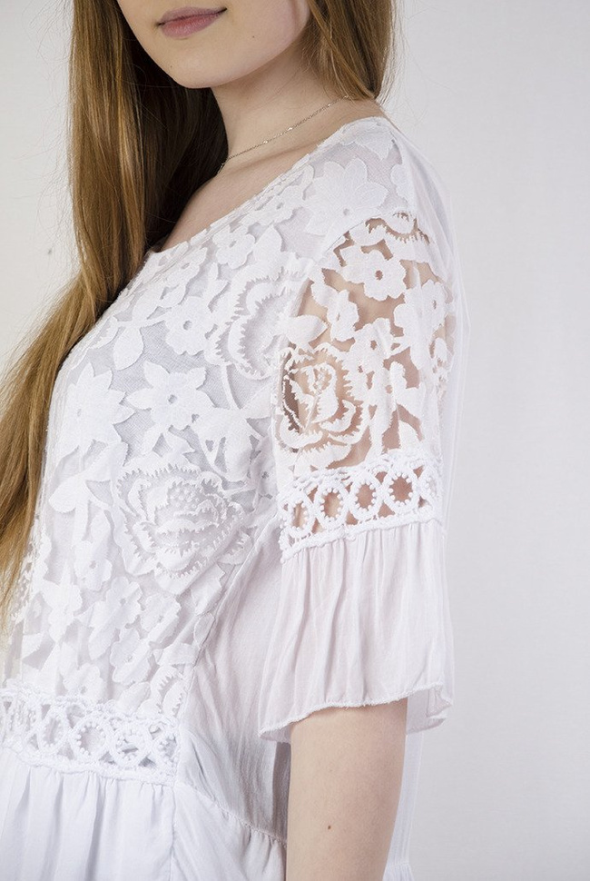 Biała bluzka z falbaną