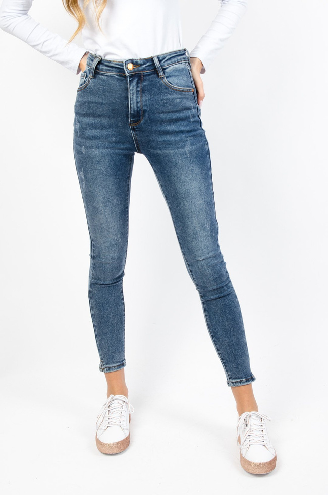 CIEMNE SPODNIE JEANSOWE Z ROZCIĘCIEM NA DOLE NOGAWKI